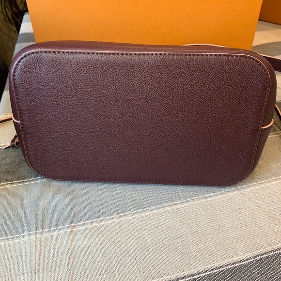 SOLD Authentic Louis Vuitton Lockme Bucket Bag - Picture 5 of 9